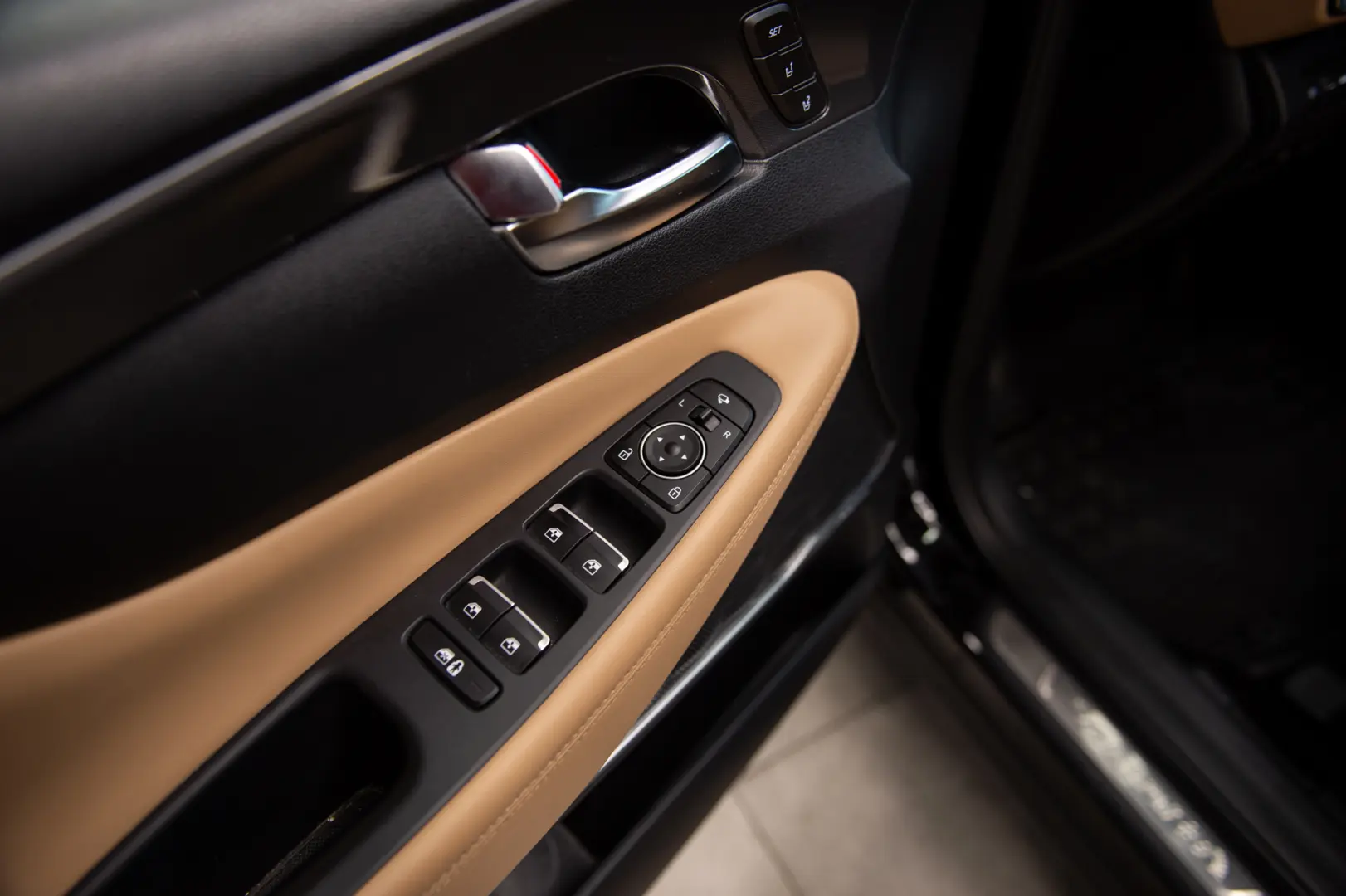 Hyundai Santa Fe 1.6 T-GDI Hybrid 4WD