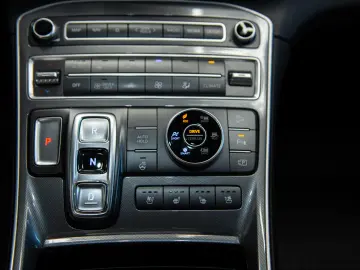 Hyundai Santa Fe 1.6 T-GDI Hybrid 4WD