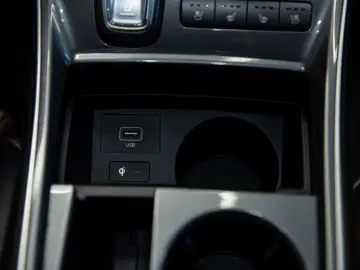 Hyundai Santa Fe 1.6 T-GDI Hybrid 4WD