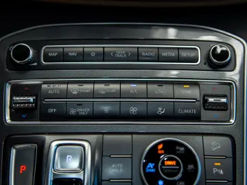 Hyundai Santa Fe 1.6 T-GDI Hybrid 4WD