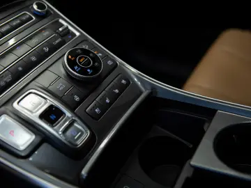 Hyundai Santa Fe 1.6 T-GDI Hybrid 4WD