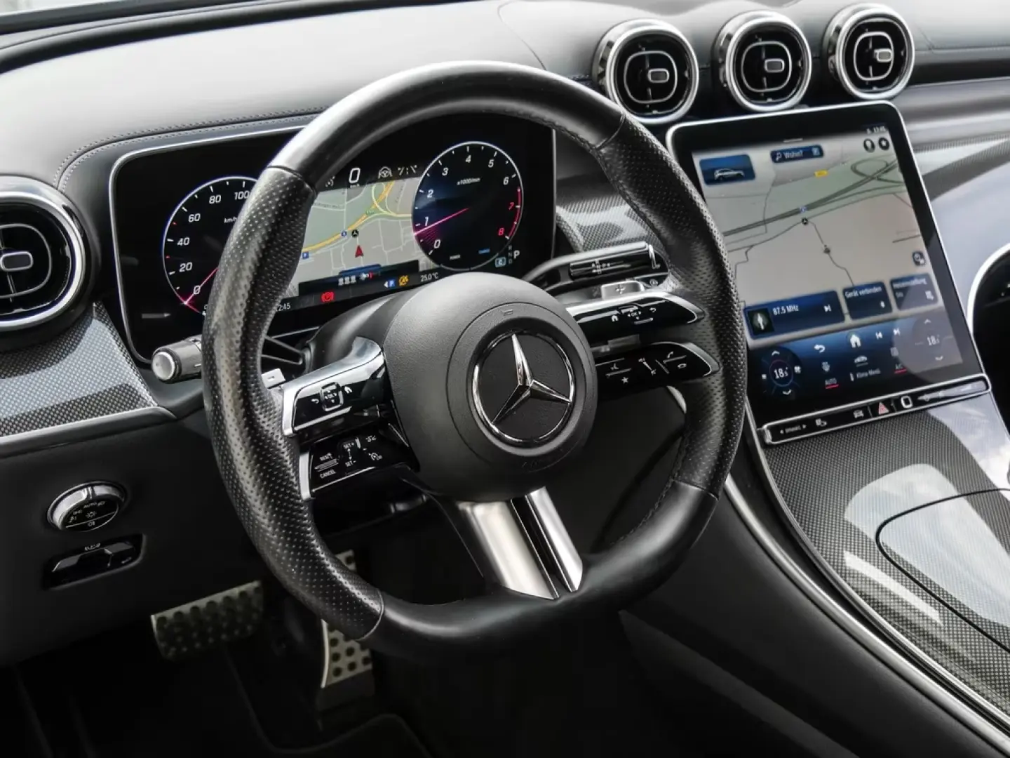 Mercedes-Benz GLC 200 4M  AMG NOAPTE KAM DISTR LED