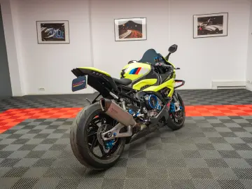 BMW M1000RR