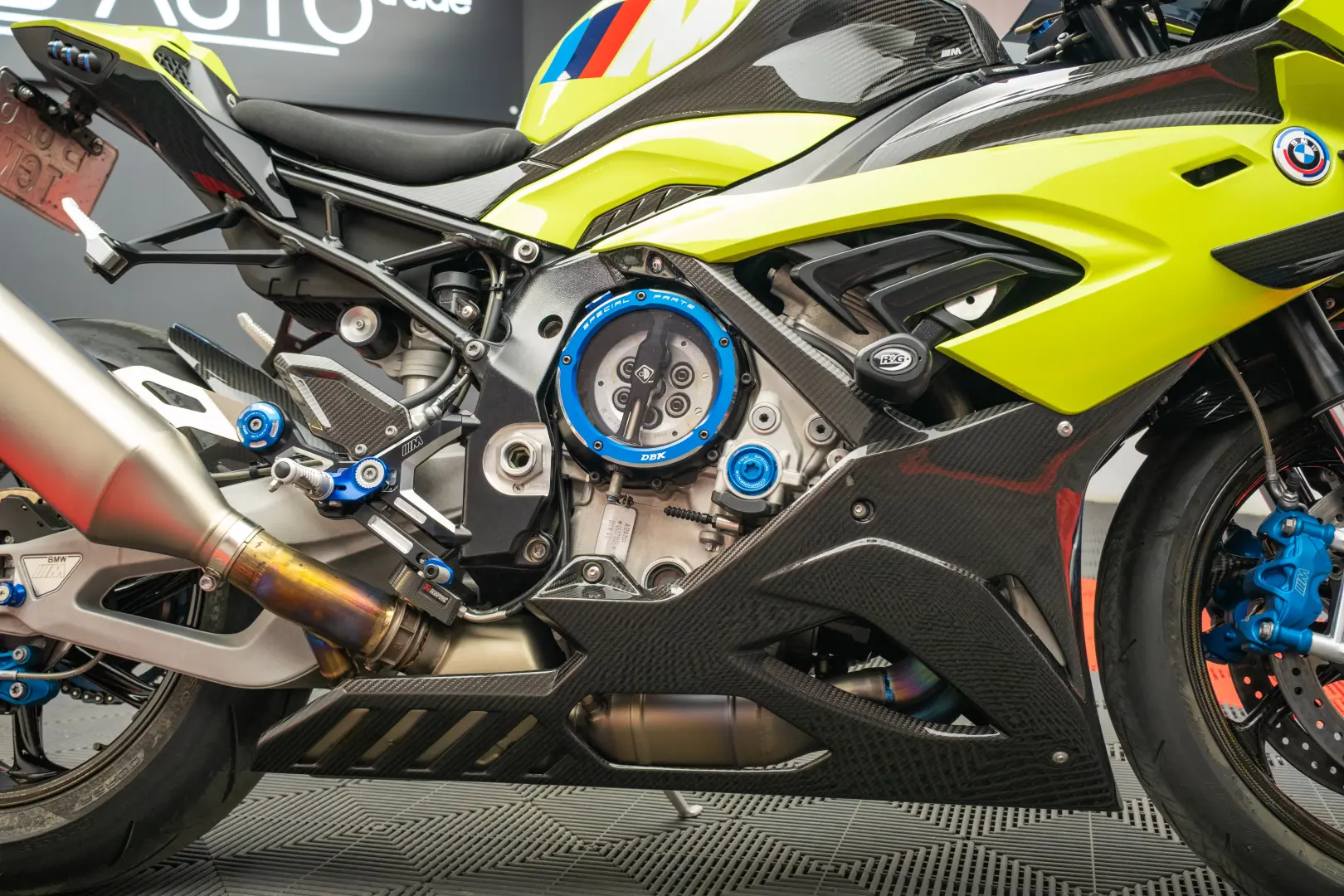BMW M1000RR
