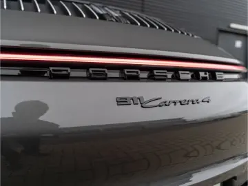 911 992 Carrera 4 Cabriolet
