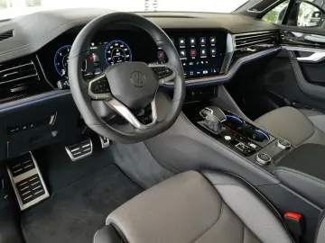 Touareg 3.0TDI R-Line Blackstyle 22  Pano Dynaud