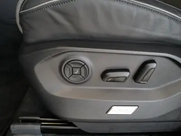 Touareg 3.0TDI R-Line Blackstyle 22  Pano Dynaud