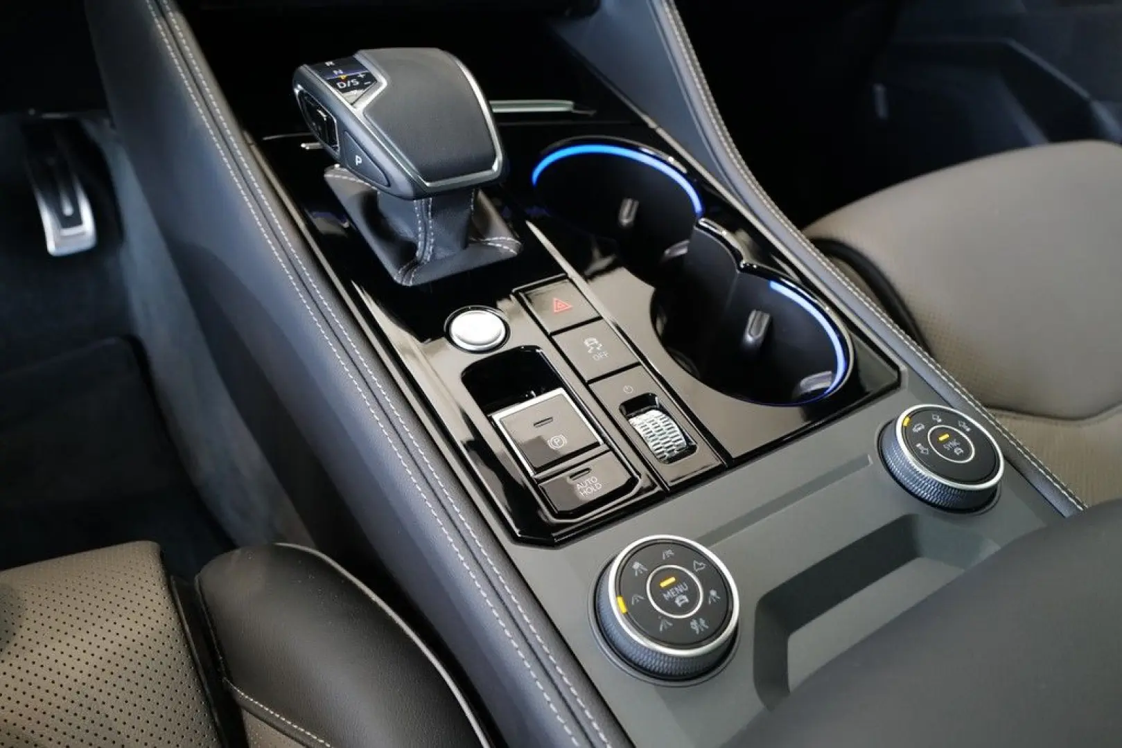 Touareg 3.0TDI R-Line Blackstyle 22  Pano Dynaud