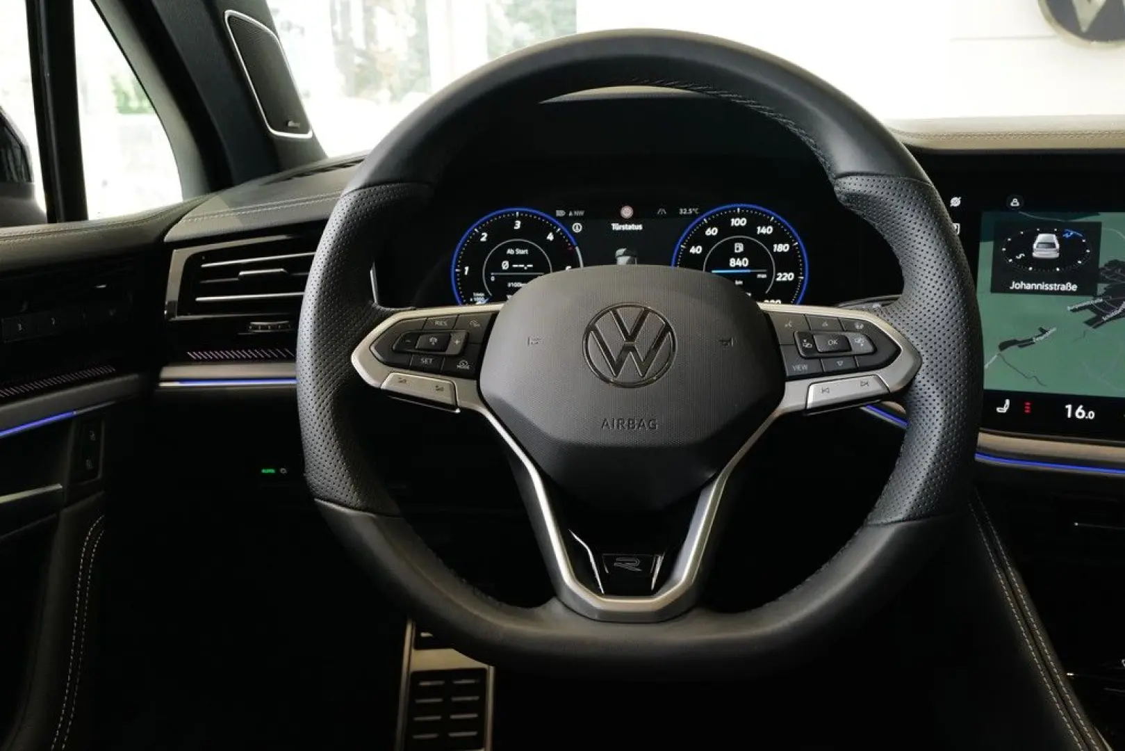 Touareg 3.0TDI R-Line Blackstyle 22  Pano Dynaud