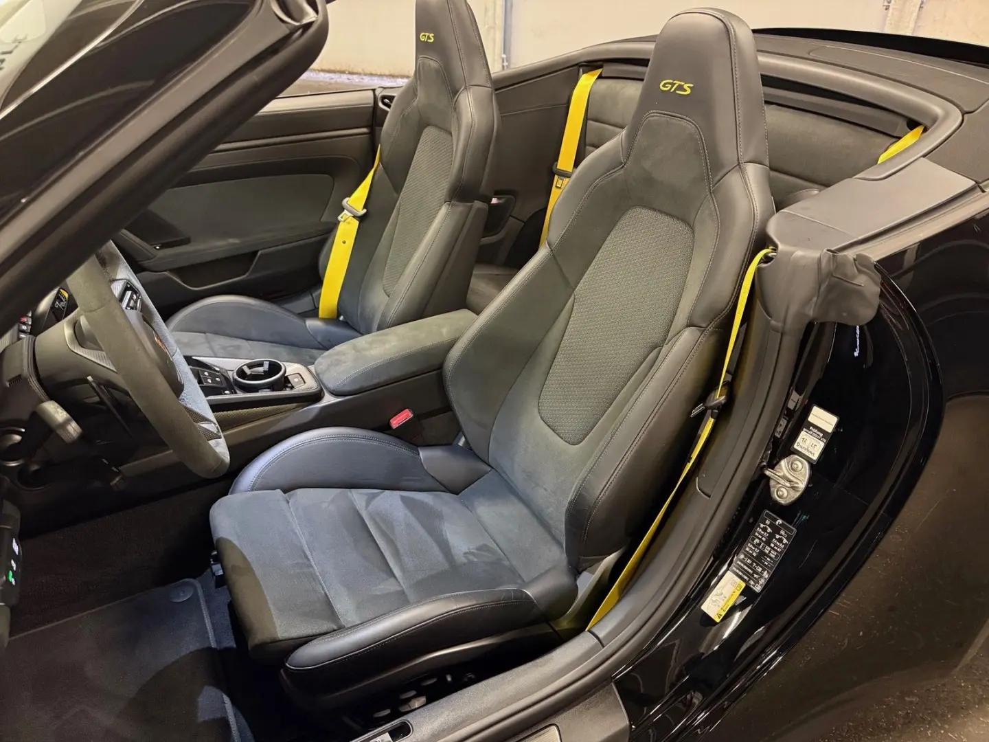 911 Carrera 4 GTS T-Hybrid Cabriolet