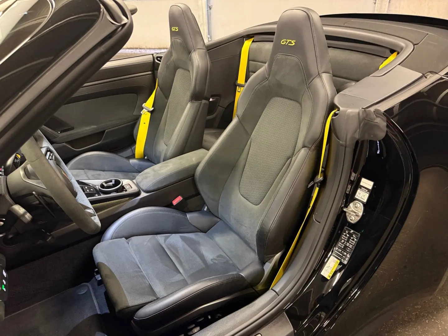 911 Carrera 4 GTS T-Hybrid Cabriolet