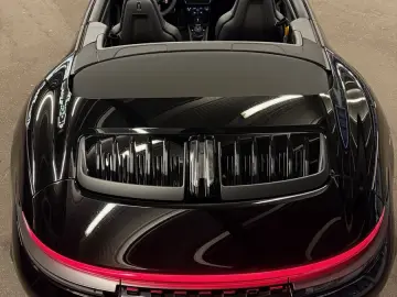 911 Carrera 4 GTS T-Hybrid Cabriolet