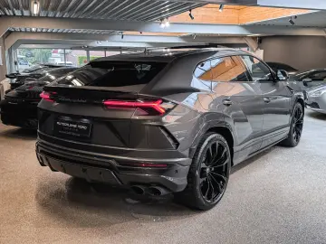 Urus Cabon