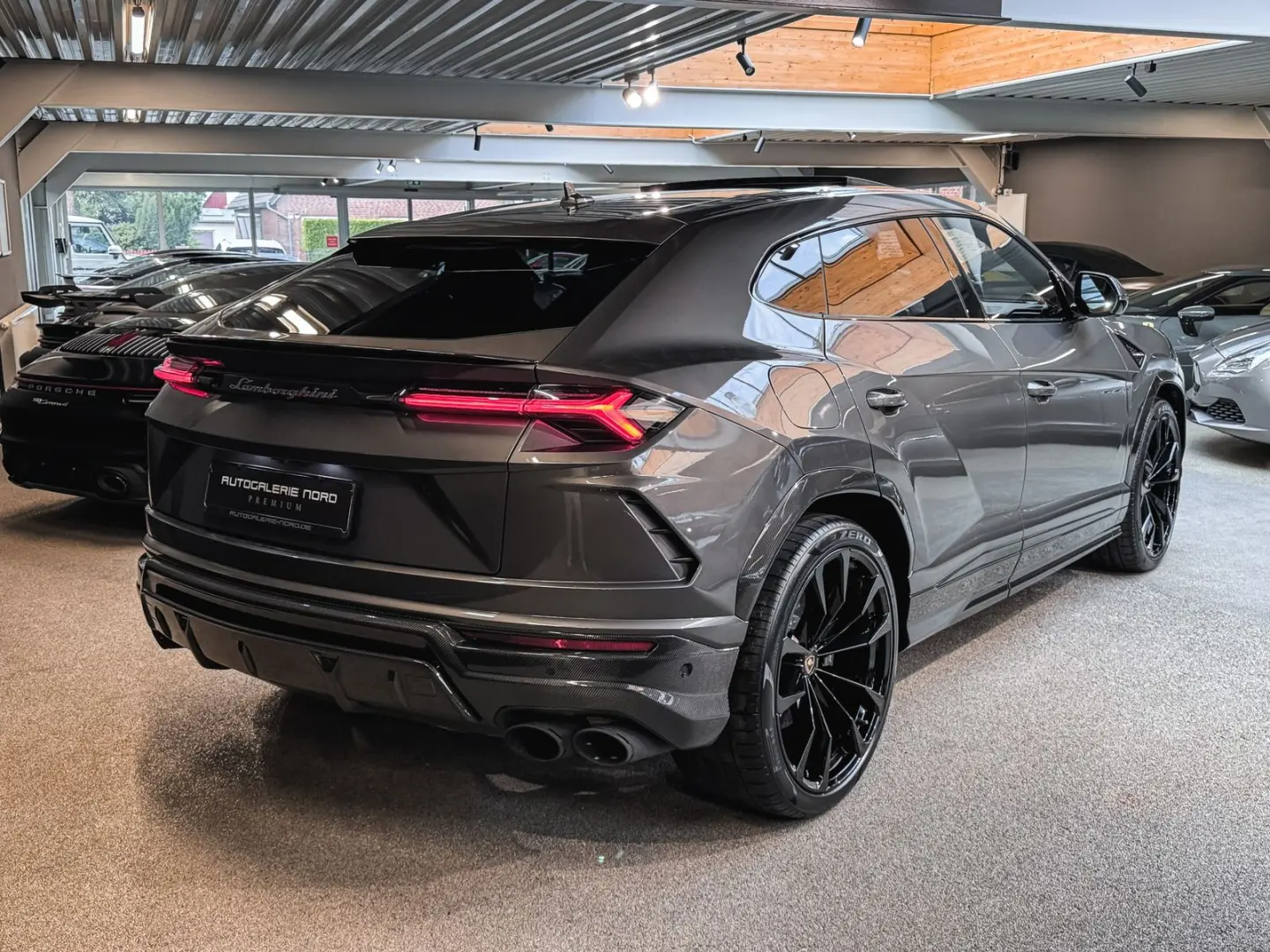 Urus Cabon