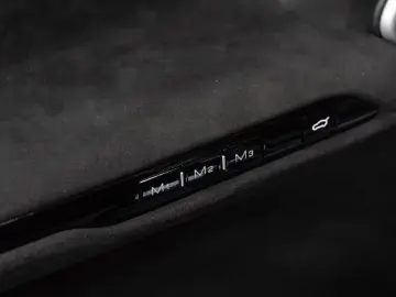 Purosangue CARBON-EXTERIEUR BURMESTER PANO 1-HD