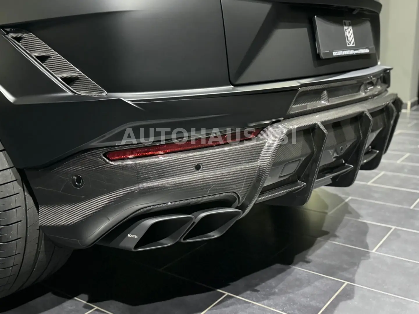 Urus S NOVITEC ESTESO WIDEBODY NERO MATT CARBON