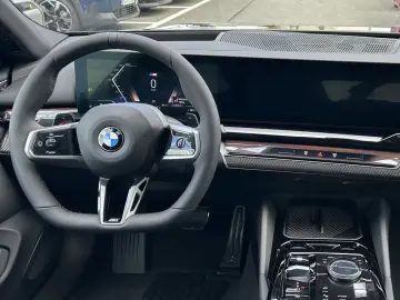 BMW 520 d xDrive M Sport Bowers Wilkins HUD