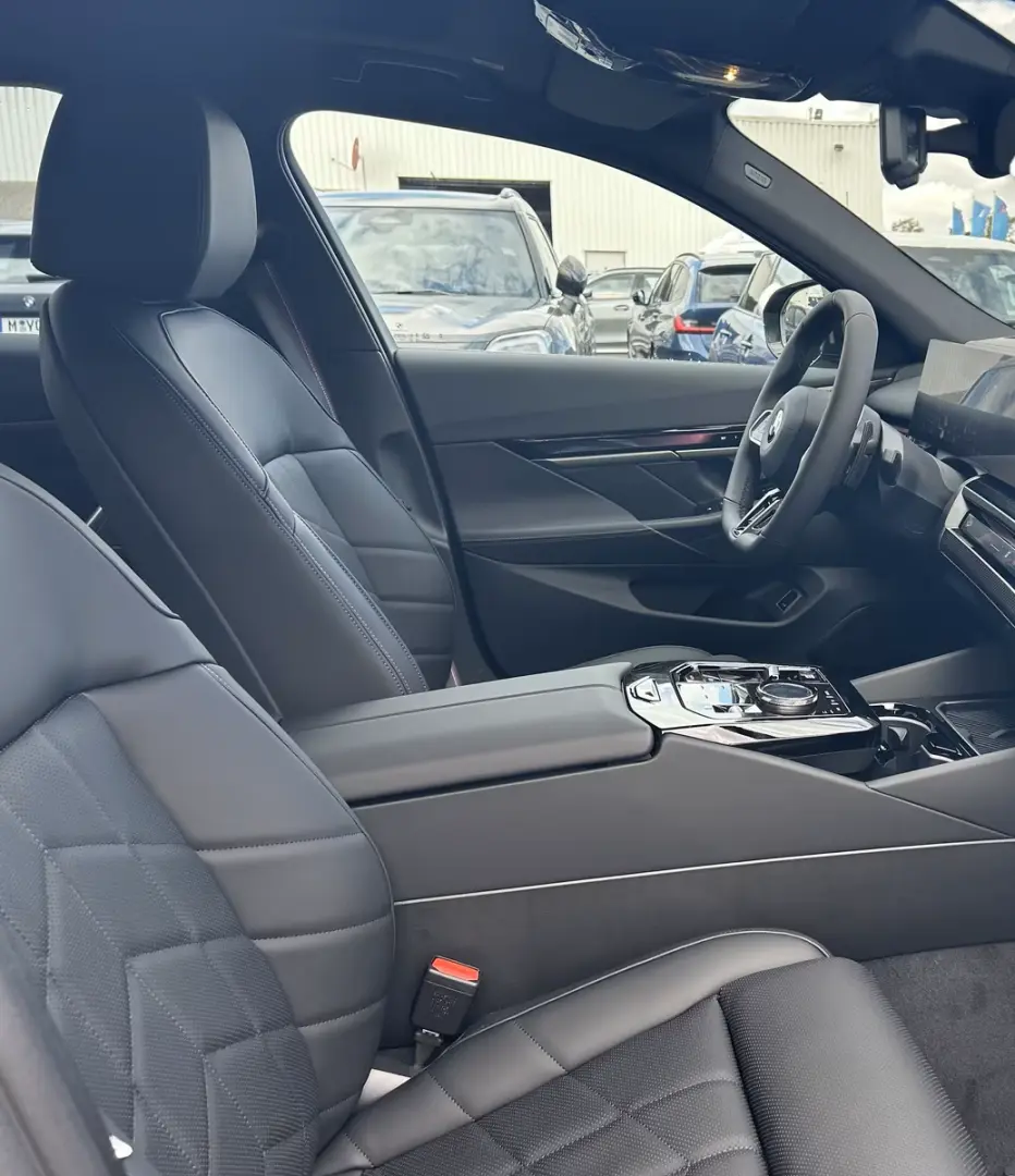 BMW 520 d xDrive M Sport Bowers Wilkins HUD