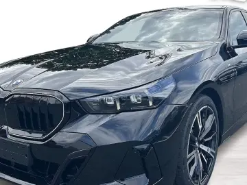 BMW 520 d xDrive M Sport Bowers Wilkins HUD