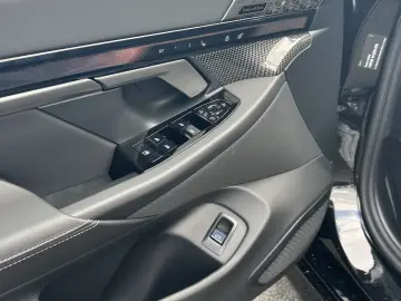 BMW 520 d xDrive M Sport Bowers Wilkins HUD