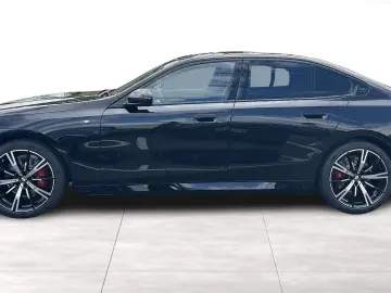 BMW 520 d xDrive M Sport Bowers Wilkins HUD