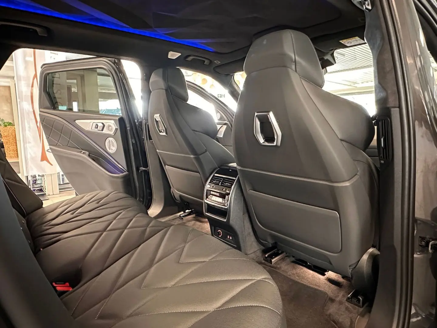 XM B&W Iconic Glow Black Edition Perf. LNP199T€