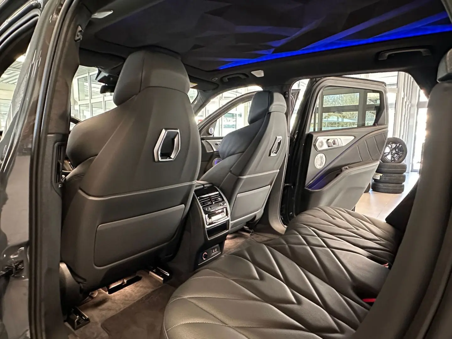 XM B&W Iconic Glow Black Edition Perf. LNP199T€