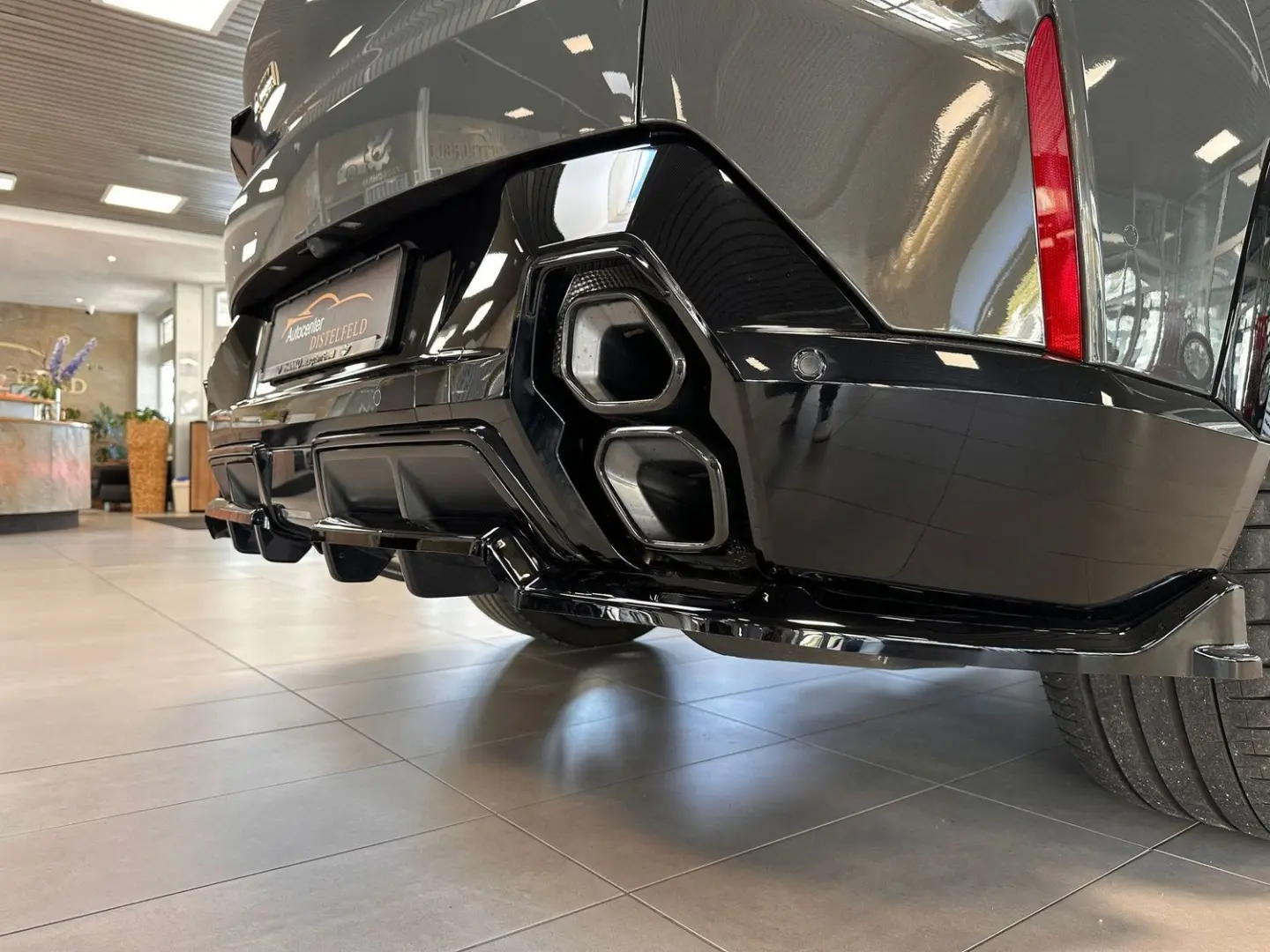 XM B&W Iconic Glow Black Edition Perf. LNP199T€