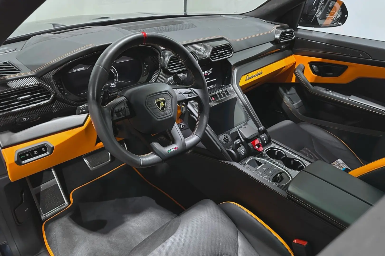 Urus S   Panorama   Carbon