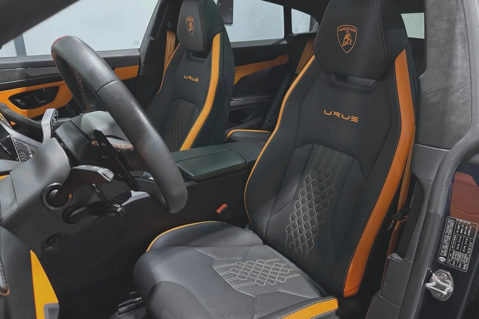 Urus S   Panorama   Carbon