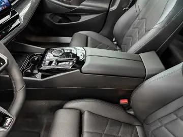 BMW 520 d xDrive M Sport HUD PANO ACC