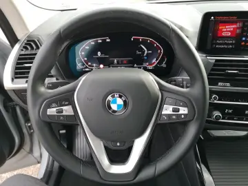 X3 xDrive 20d xLine LED KLIMAAUTO PANO NAVI PDC