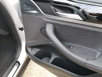 X3 xDrive 20d xLine LED KLIMAAUTO PANO NAVI PDC