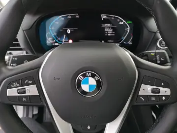 X3 xDrive 20d xLine LED KLIMAAUTO PANO NAVI PDC