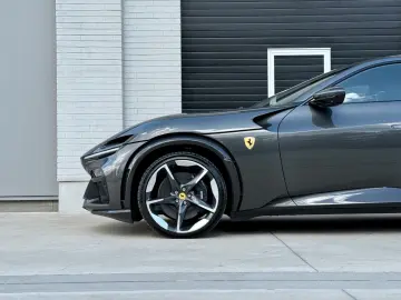 Purosangue V12 DCT 4WD