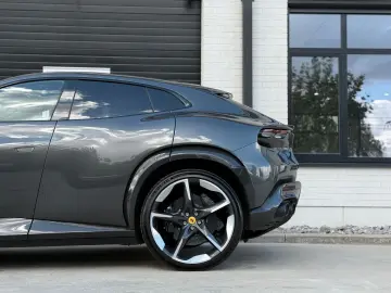 Purosangue V12 DCT 4WD