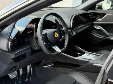 Purosangue V12 DCT 4WD