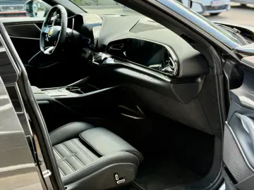 Purosangue V12 DCT 4WD