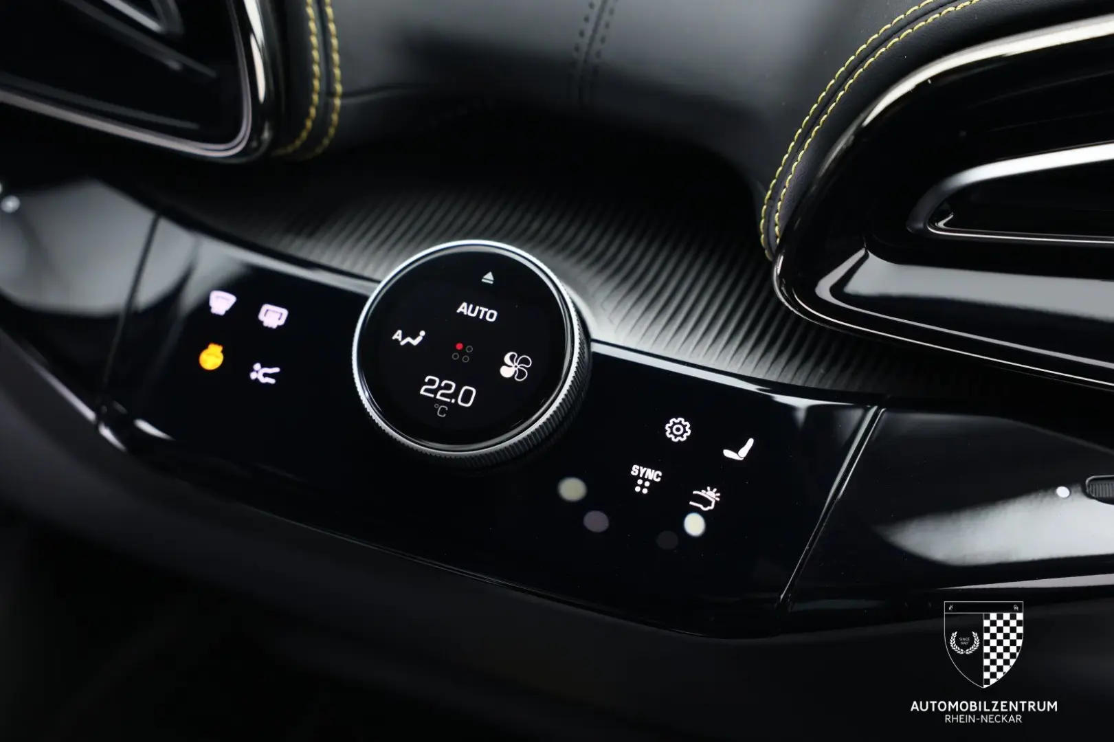 Purosangue FullCarbon Panorama Massage NOVITEC