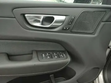 XC60 Ultimate Dark T8 PHEV AWD