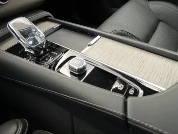 XC90 T8 AWD Ultimate Dark