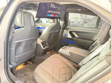 M760e xDrive Two Tone Individual 3xTV SkyLounge