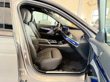 M760e xDrive Two Tone Individual 3xTV SkyLounge