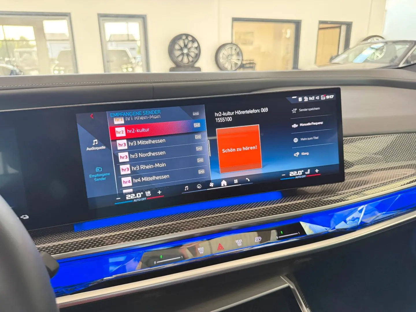 M760e xDrive Two Tone Individual 3xTV SkyLounge