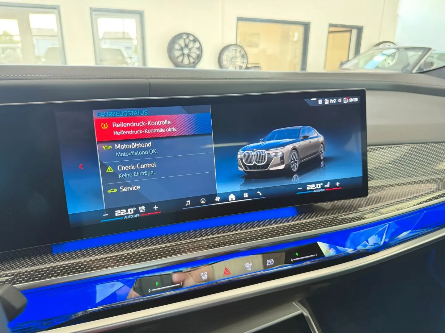 M760e xDrive Two Tone Individual 3xTV SkyLounge