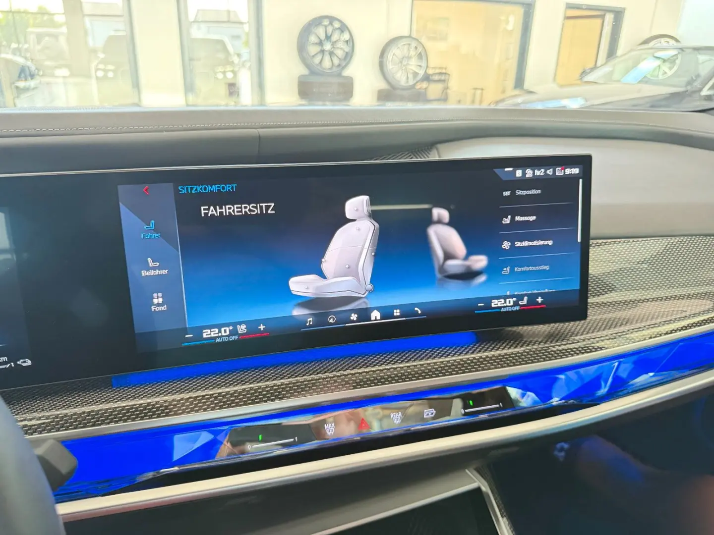 M760e xDrive Two Tone Individual 3xTV SkyLounge