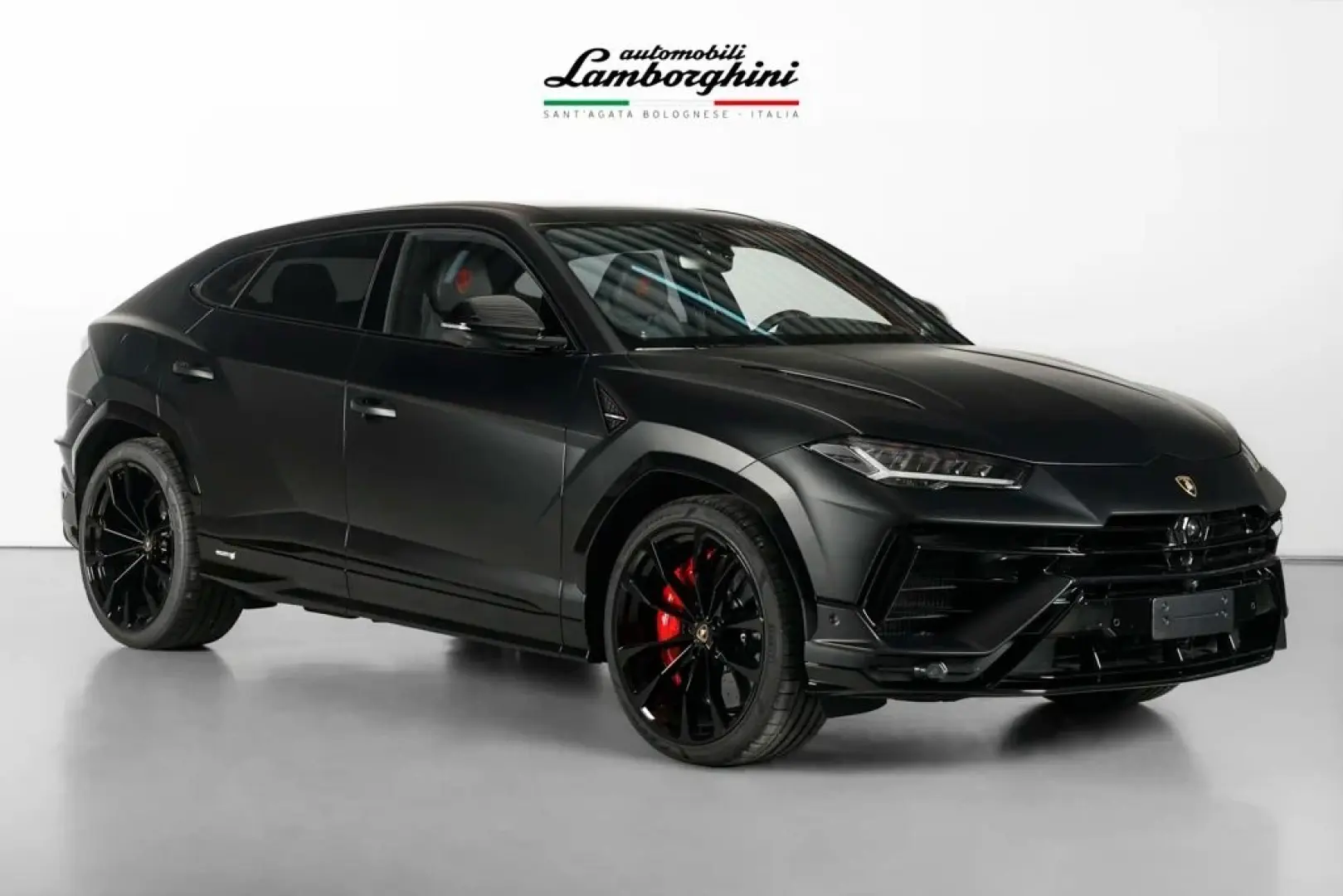 Urus S Nero Nemesis  Style Package  Dark Package