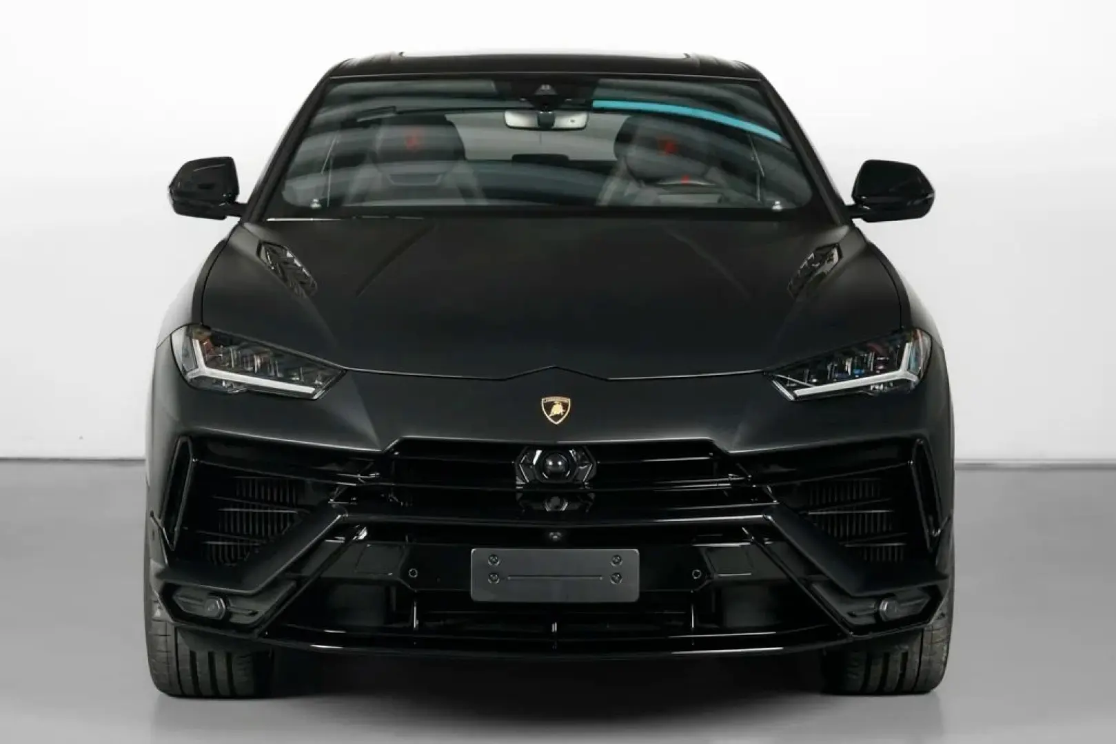 Urus S Nero Nemesis  Style Package  Dark Package