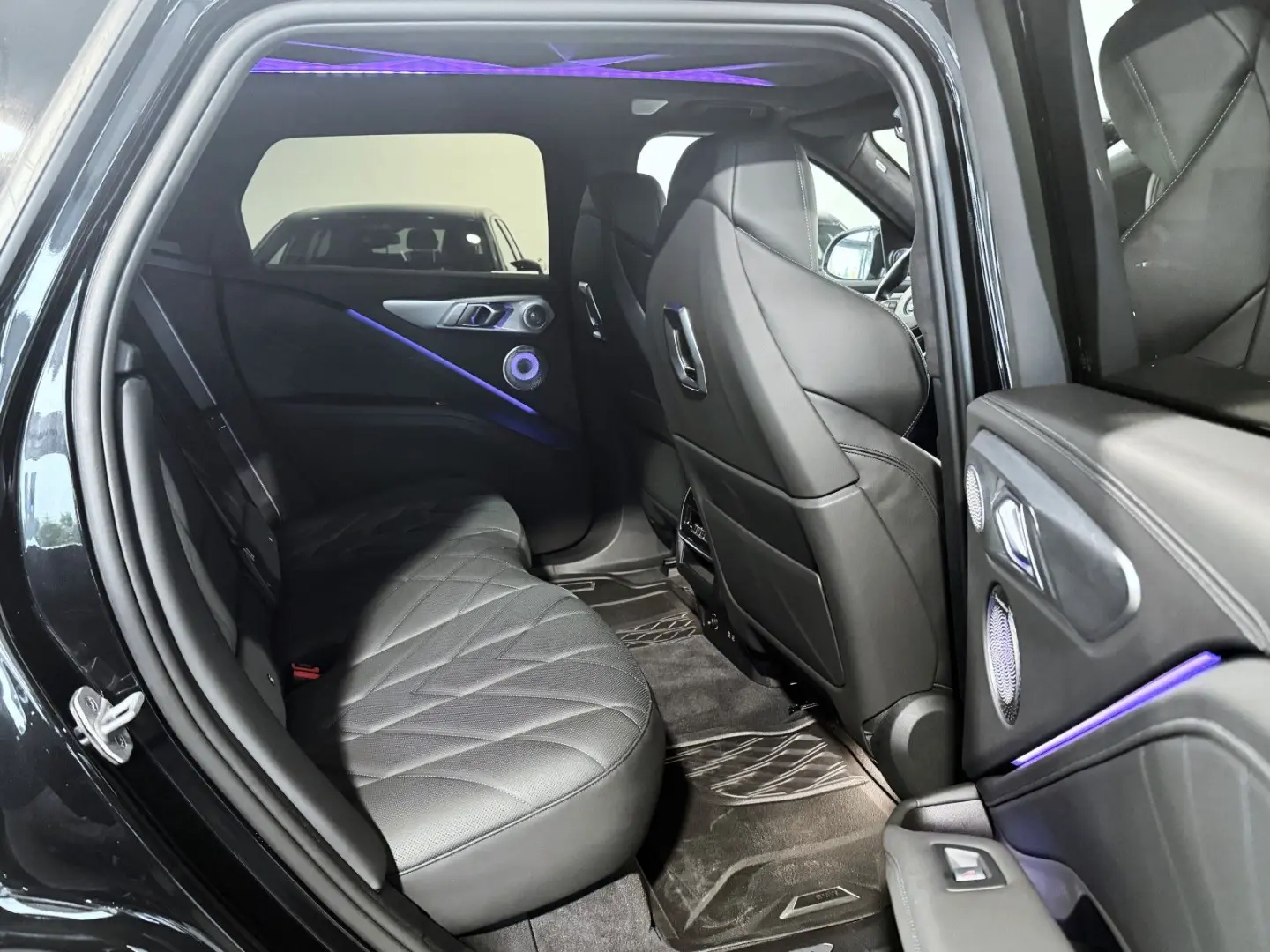 XM  M Drivers  AHK Soft-Close Bowers&Wilkins ACC