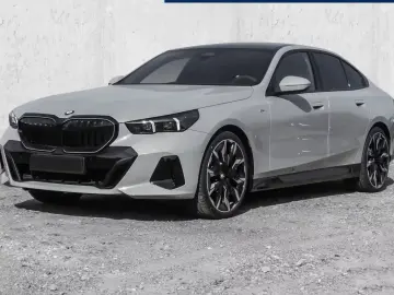 BMW 520 d xDrive M Sport HUD PANO ACC